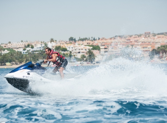  Tester la limite de la moto nautique 